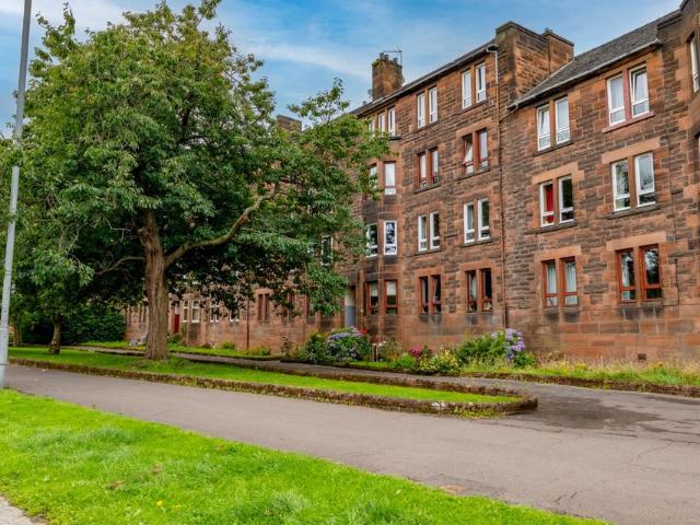 3 bedroom flat for sale