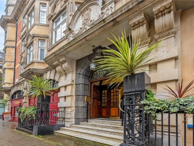 3 bedroom flat for sale