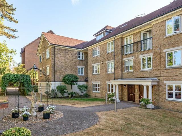 3 bedroom flat for sale