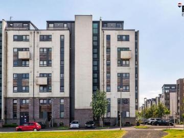 3 bedroom flat for sale