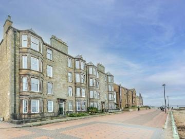 3 bedroom flat for sale