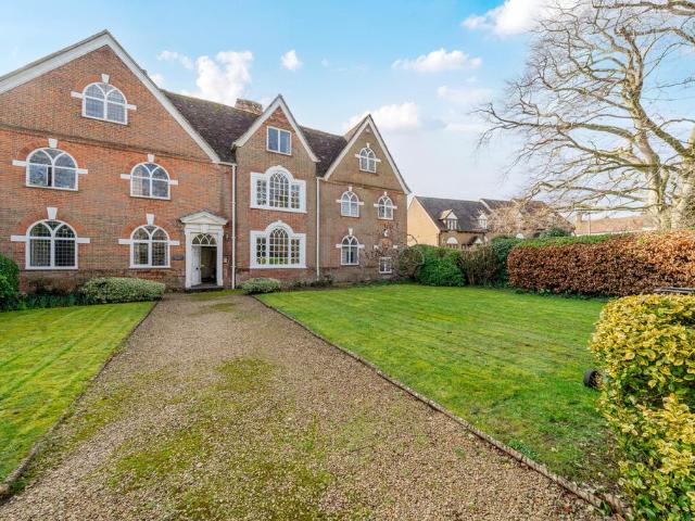 3 bedroom flat for sale