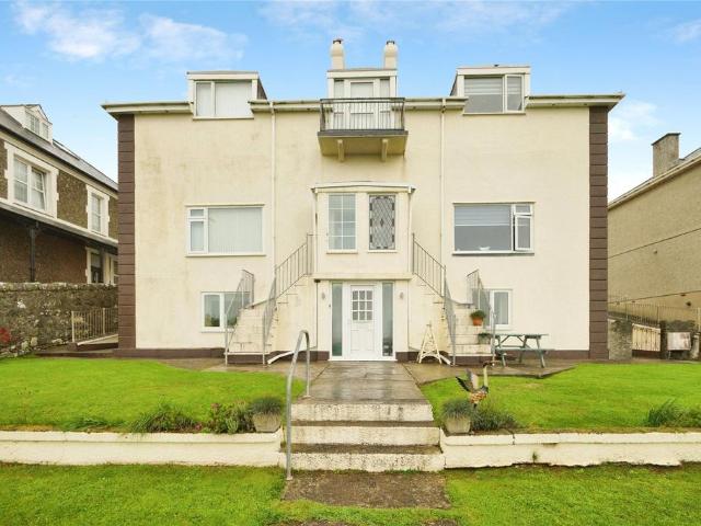 3 bedroom flat for sale