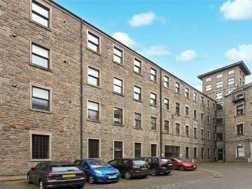 3 bedroom flat for sale