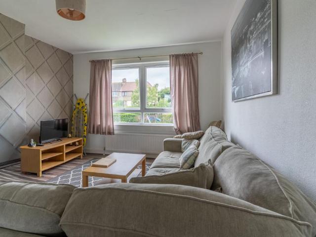 3 bedroom flat for sale