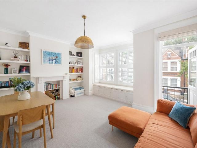 3 bedroom flat for sale