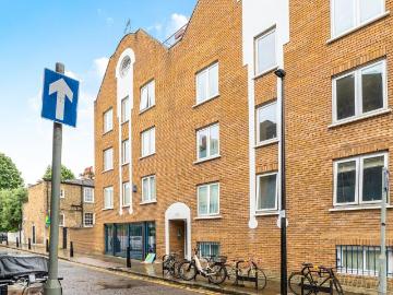 3 bedroom flat for sale