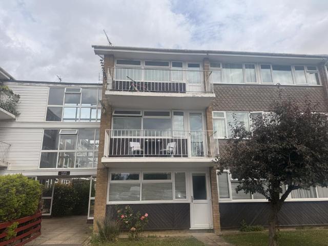 3 bedroom flat for sale