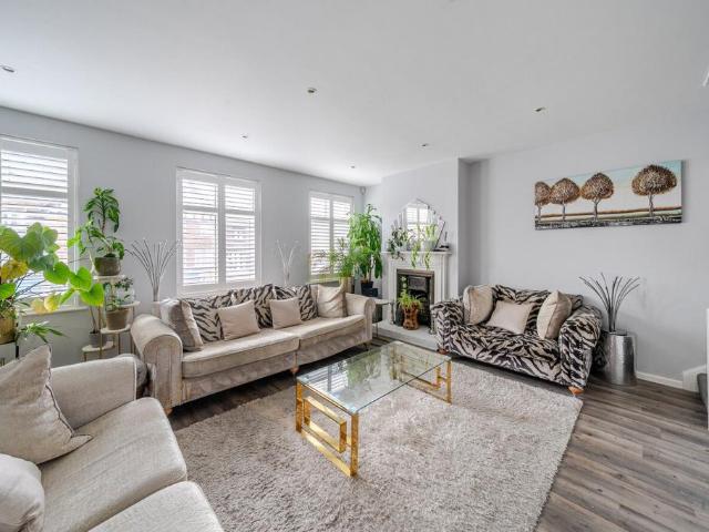 3 bedroom maisonette for sale