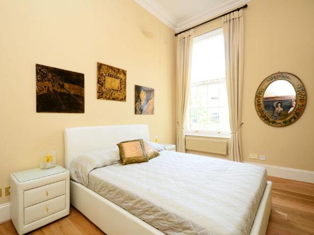 3 bedroom flat for sale