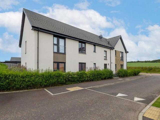 3 bedroom flat for sale