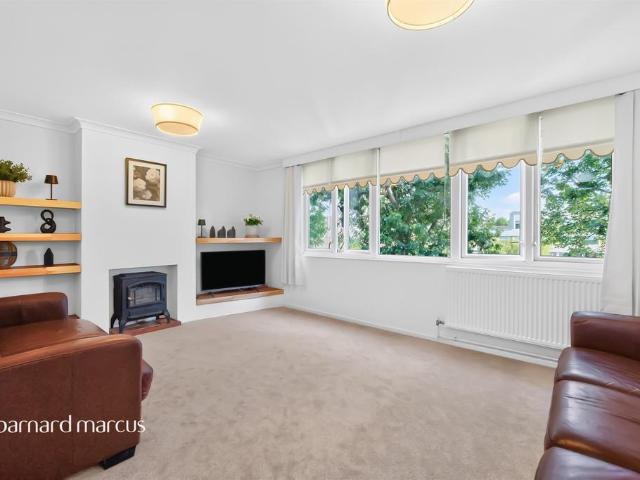 3 bedroom flat for sale