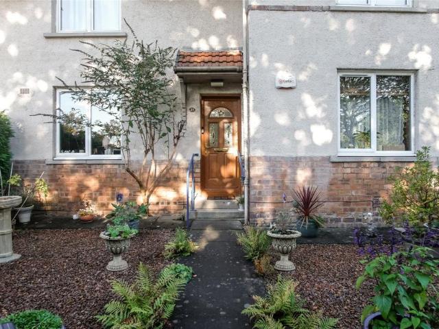 3 bedroom flat for sale
