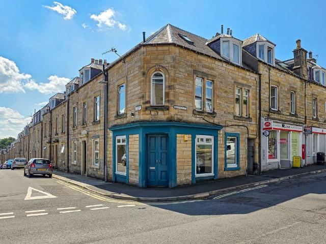 3 bedroom flat for sale
