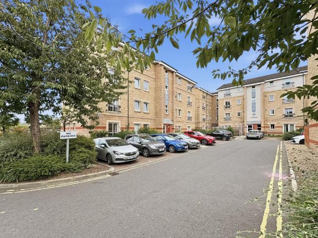 3 bedroom flat for sale
