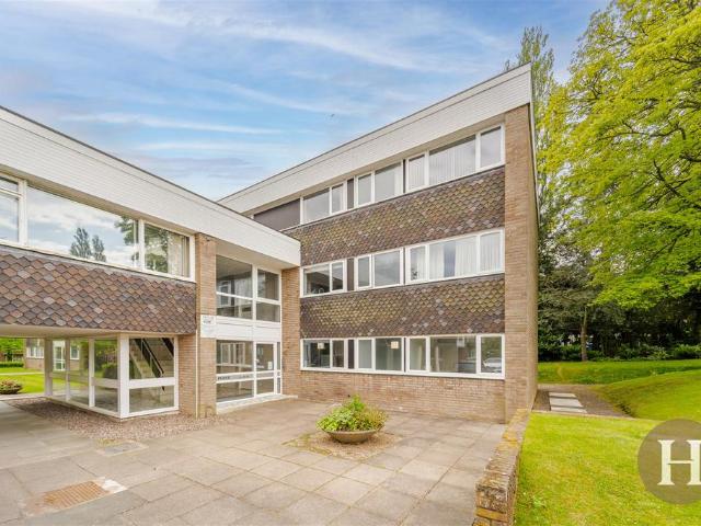 3 bedroom flat for sale