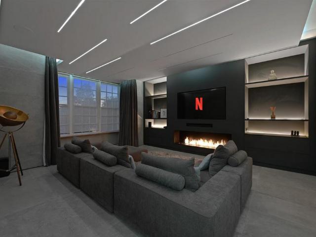 3 bedroom flat for sale