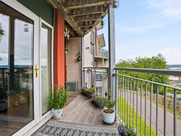 3 bedroom flat for sale