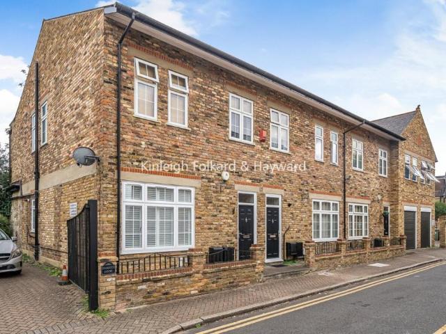 3 bedroom flat for sale