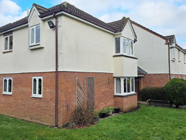 3 bedroom flat for sale