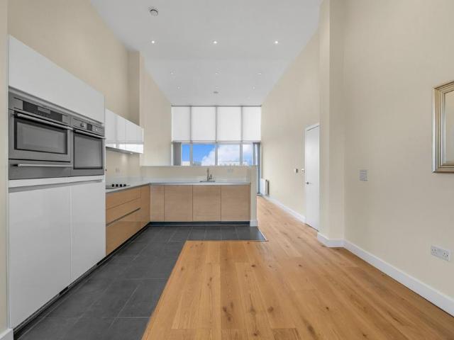 3 bedroom flat for sale