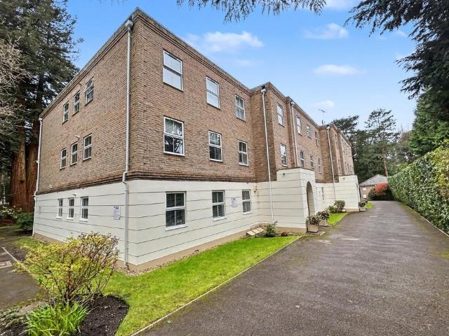 3 bedroom flat for sale