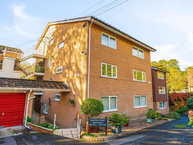 3 bedroom flat for sale