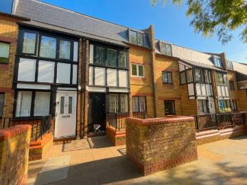 3 bedroom flat for sale