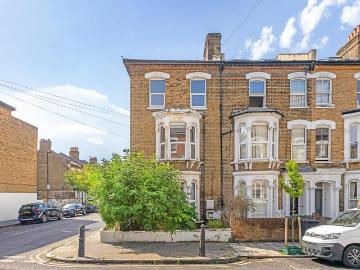 3 bedroom flat for sale