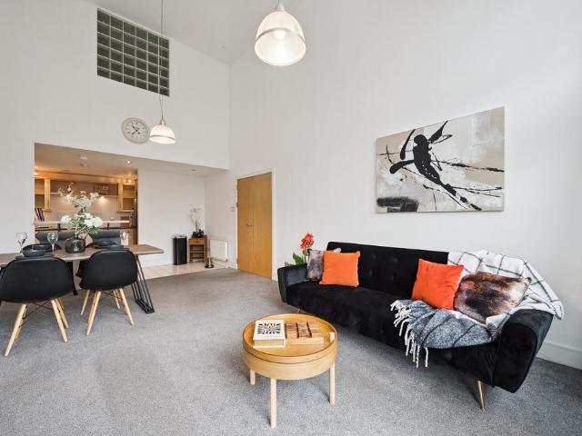 3 bedroom flat for sale