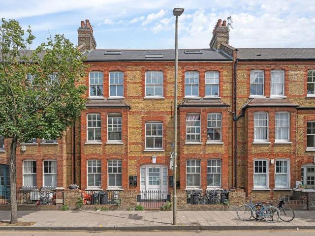 3 bedroom flat for sale