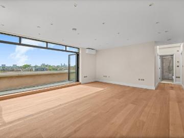 3 bedroom flat for sale