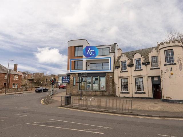 3 bedroom flat for sale