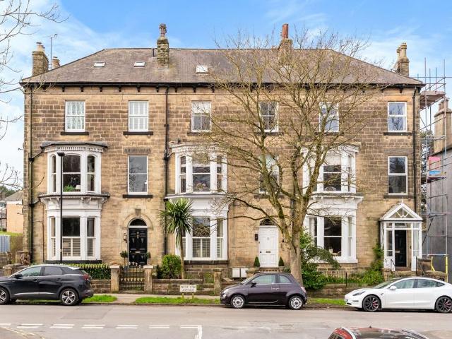 3 bedroom flat for sale