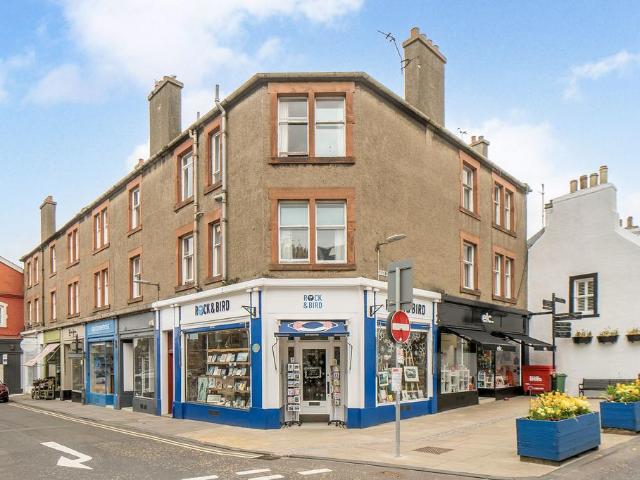 3 bedroom flat for sale
