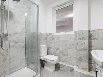 3 bedroom flat for sale