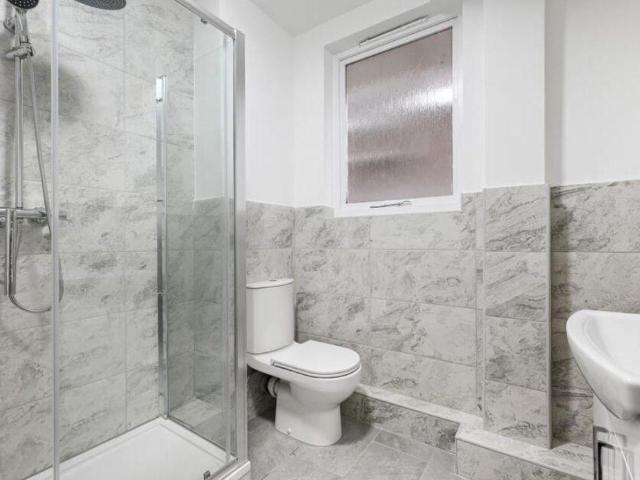 3 bedroom flat for sale