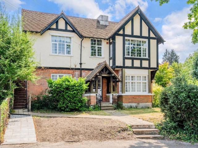 3 bedroom flat for sale
