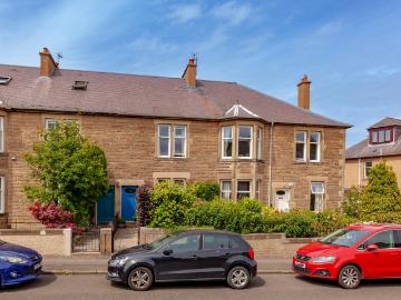 3 bedroom flat for sale