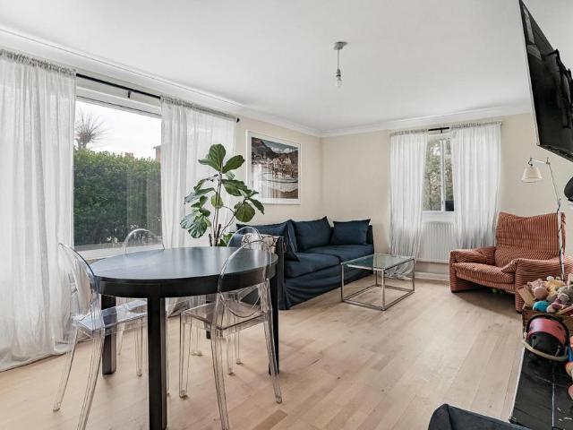 3 bedroom flat for sale