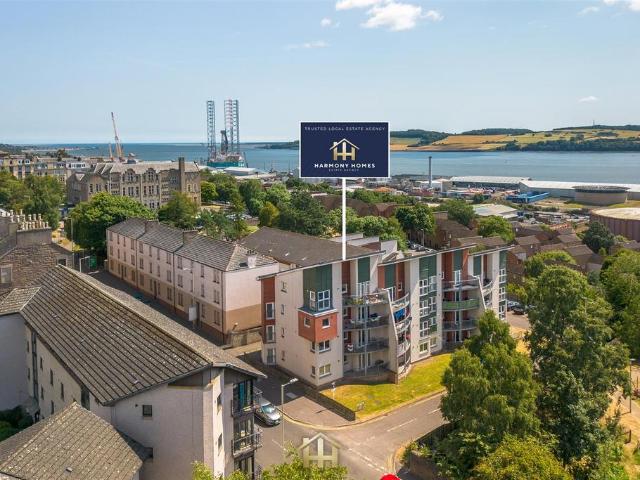 3 bedroom flat for sale
