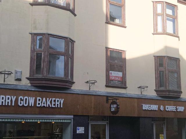 3 bedroom flat for sale