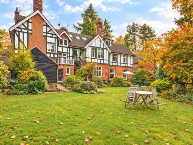 3 bedroom flat for sale