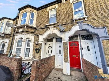 3 bedroom flat for sale