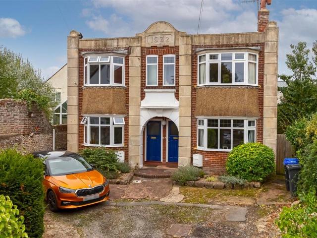 3 bedroom flat for sale