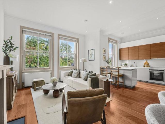 3 bedroom flat for sale