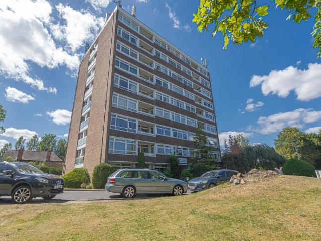 3 bedroom flat for sale
