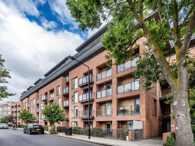 3 bedroom flat for sale