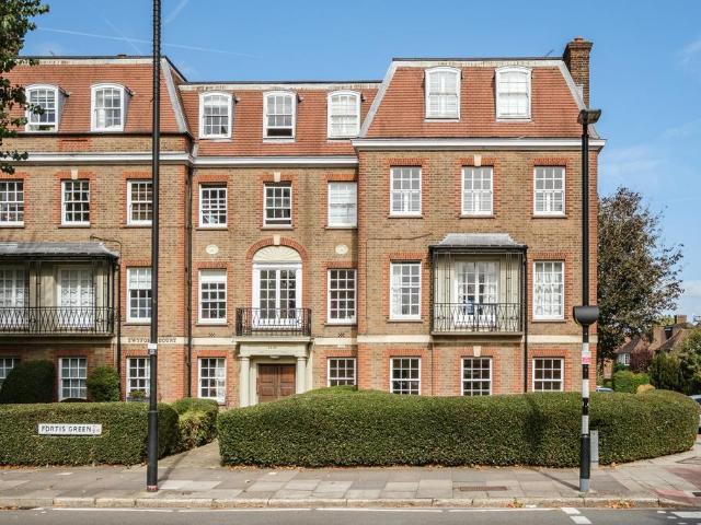 3 bedroom flat for sale