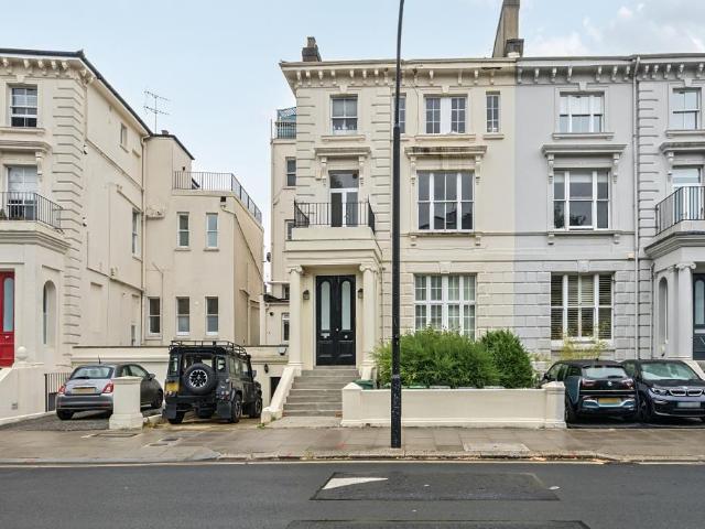 3 bedroom flat for sale